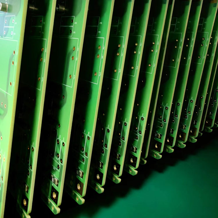 W jaki sposób PCB Rogers zapewnia wydajność wysokich częstotliwości w nowoczesnej elektronice?